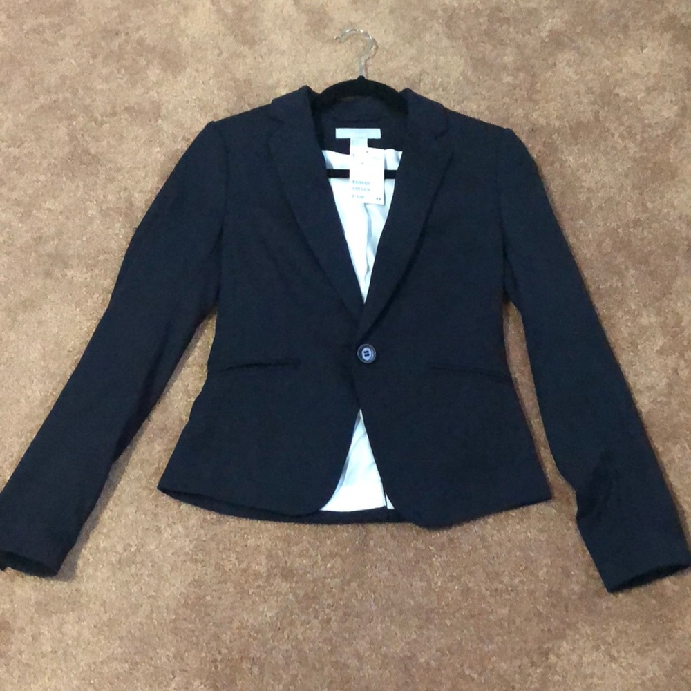Blazer with tags. Never been worn. Size 4 from H&M